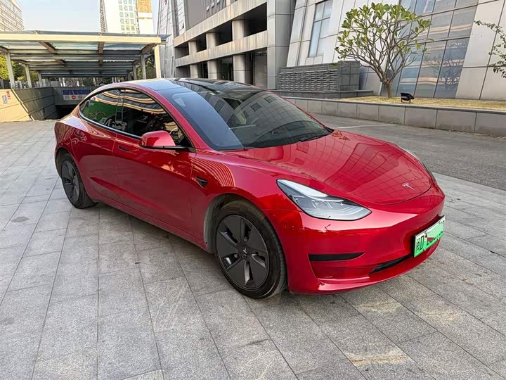 Фото 4 - Tesla Model 3