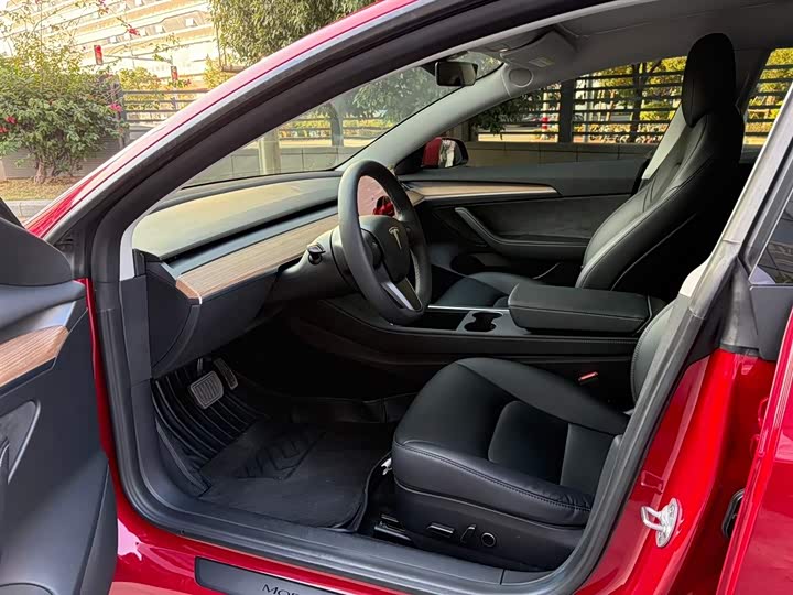 Фото 5 - Tesla Model 3