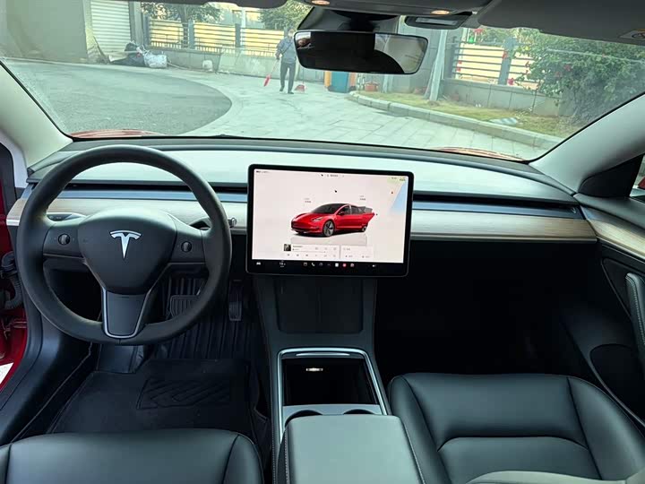 Фото 6 - Tesla Model 3