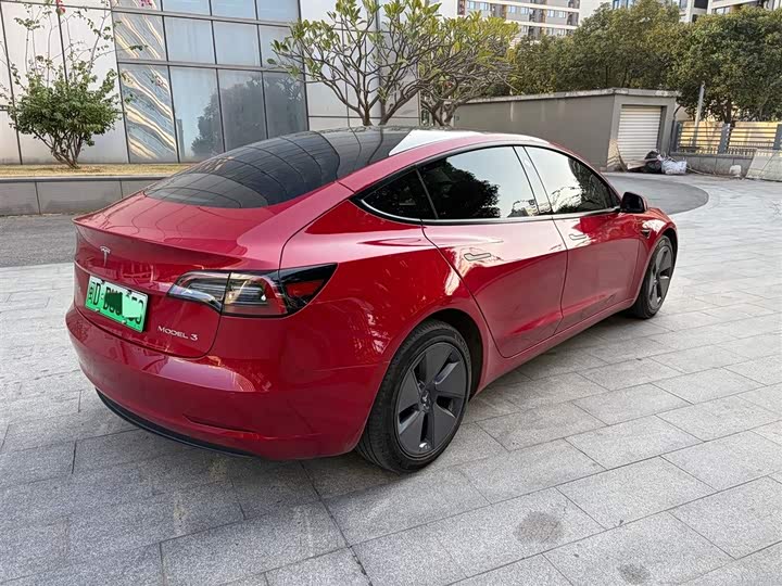 Фото 9 - Tesla Model 3