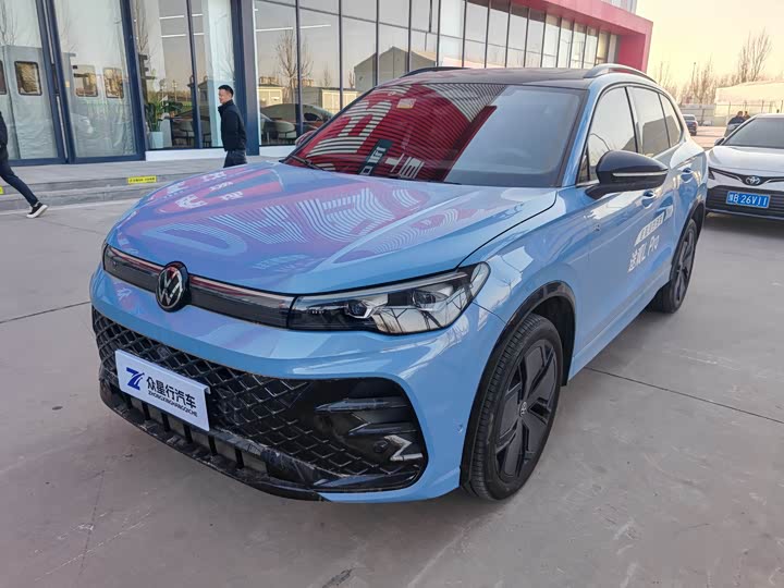 Фото 1 - Volkswagen Tiguan L Pro