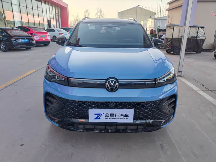 Фото 2 - Volkswagen Tiguan L Pro