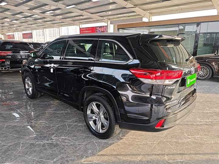 Фото 5 - Toyota Highlander