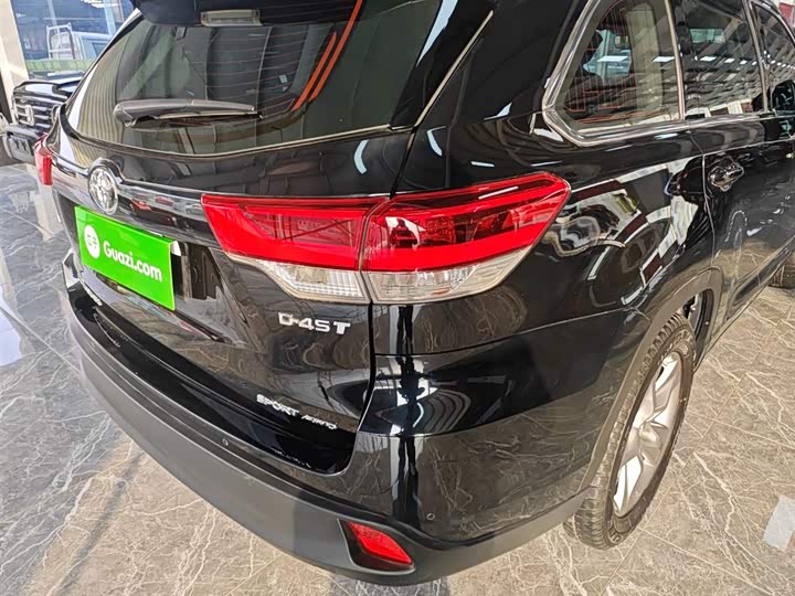 Фото 8 - Toyota Highlander