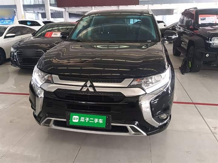 Фото 3 - Mitsubishi Outlander