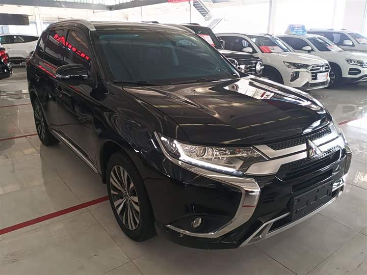 Фото 4 - Mitsubishi Outlander