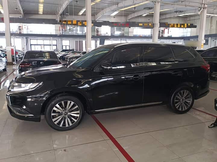 Фото 5 - Mitsubishi Outlander