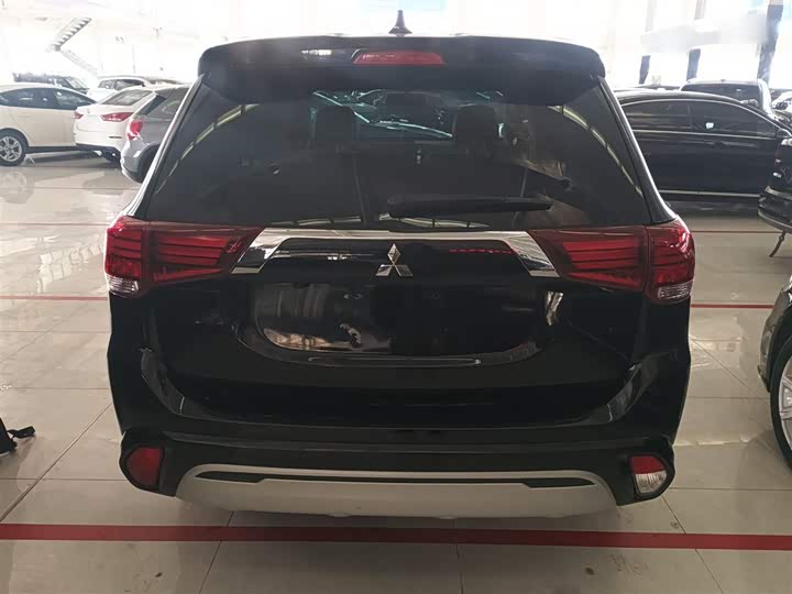 Фото 6 - Mitsubishi Outlander