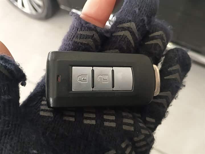 Фото 9 - Mitsubishi Outlander