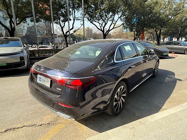 Фото 5 - Mercedes-Benz E-Class