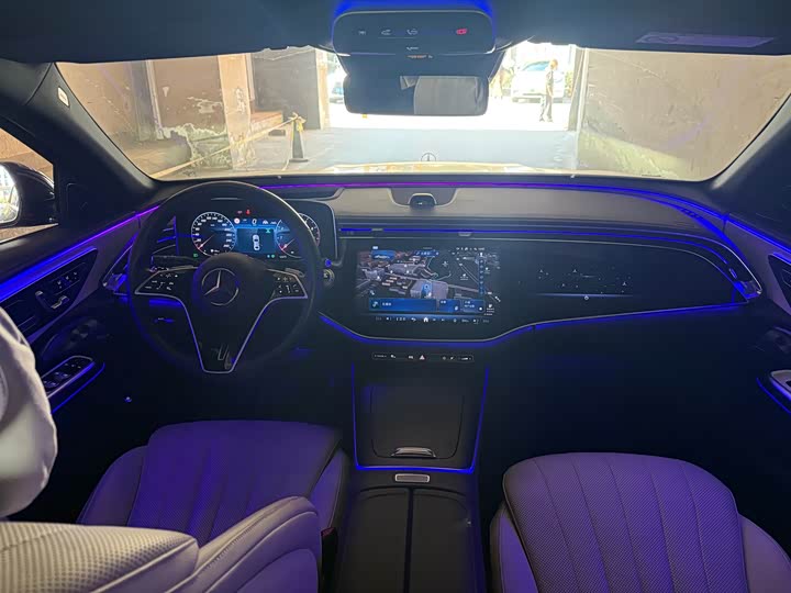 Фото 8 - Mercedes-Benz E-Class