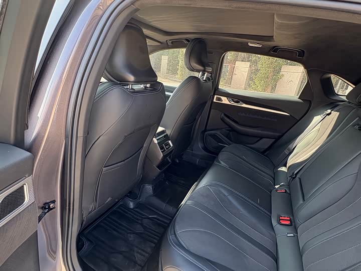 Фото 7 - Geely Preface