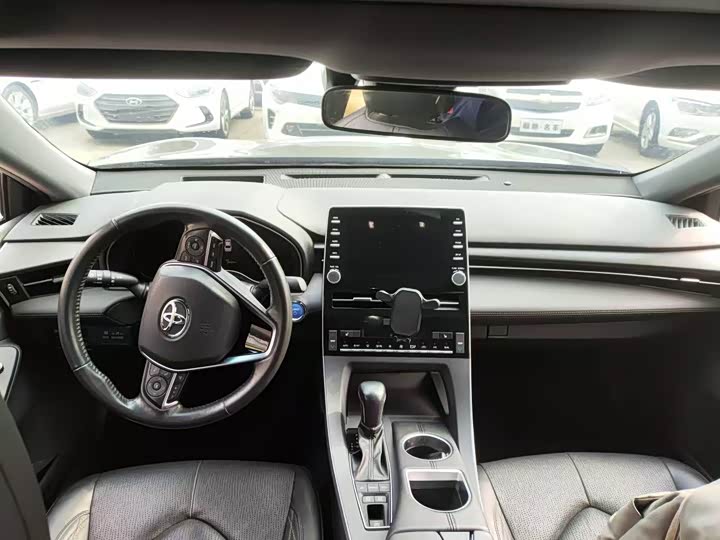 Фото 8 - Toyota Avalon