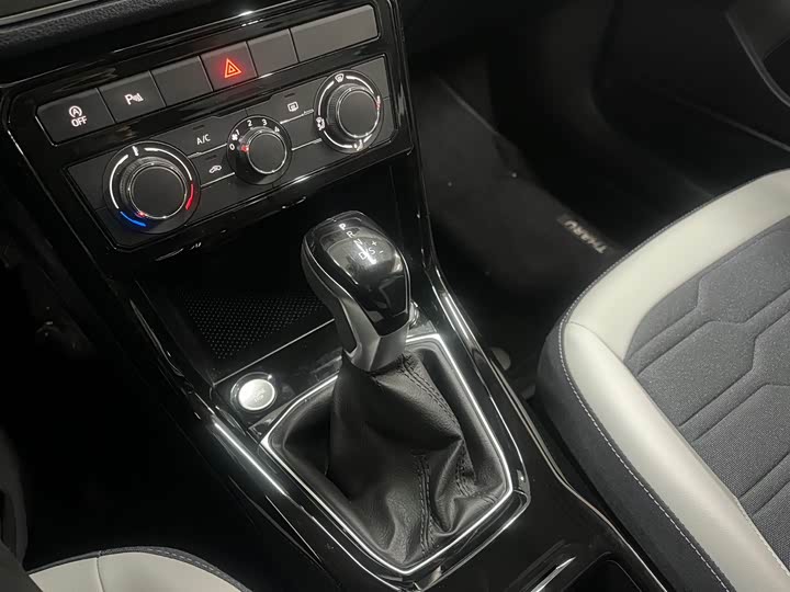 Фото 7 - Volkswagen Tharu