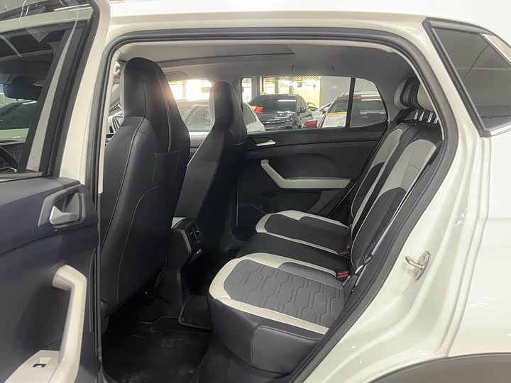 Фото 9 - Volkswagen Tharu