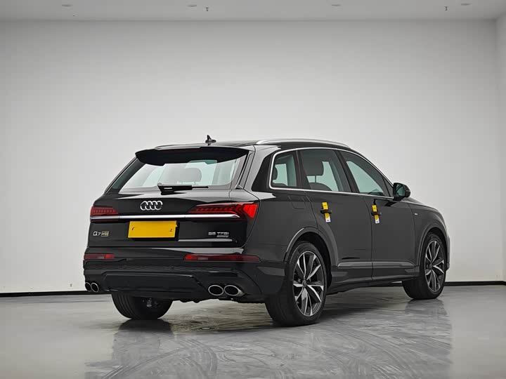 Фото 4 - Audi Q7