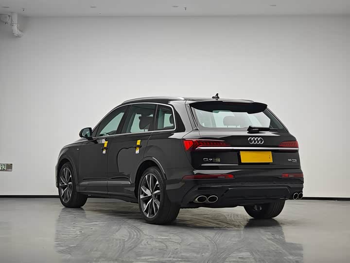 Фото 6 - Audi Q7