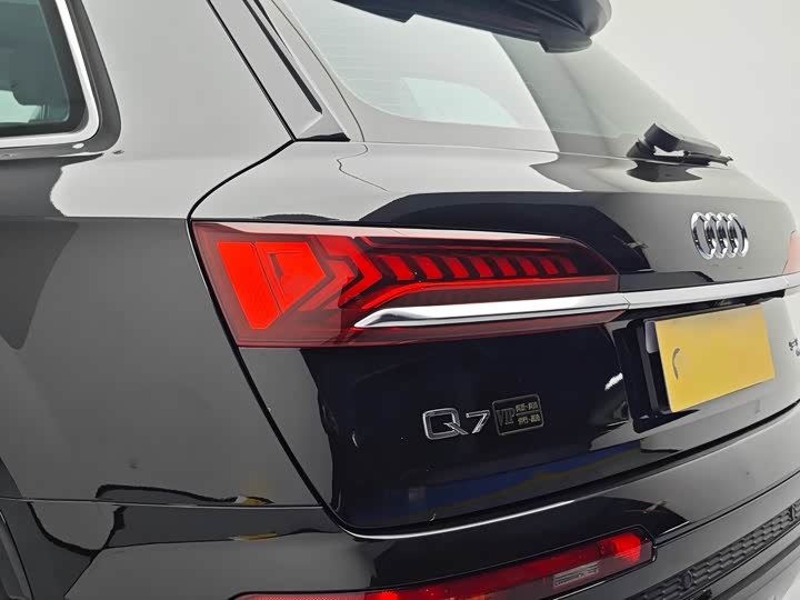 Фото 7 - Audi Q7