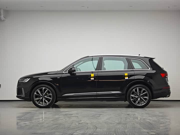 Фото 9 - Audi Q7