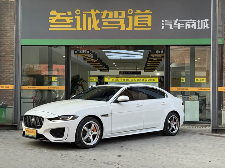 Фото 1 - Jaguar XE L