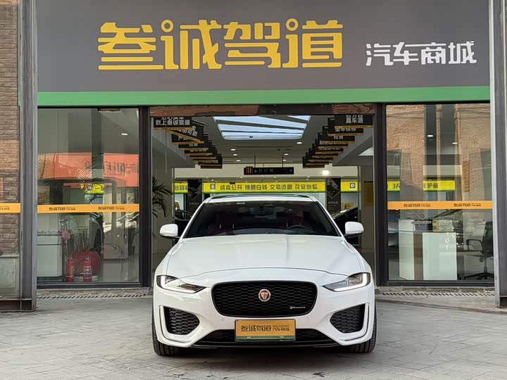 Фото 2 - Jaguar XE L