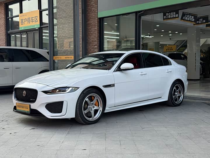 Фото 4 - Jaguar XE L