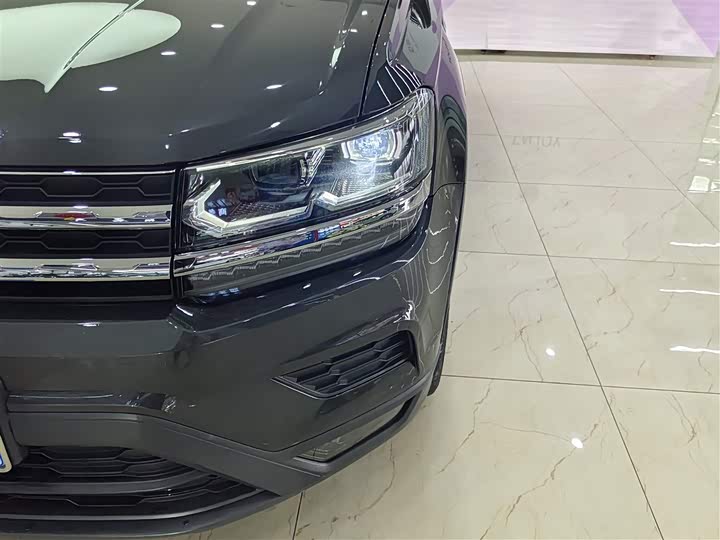 Фото 7 - Volkswagen Tharu