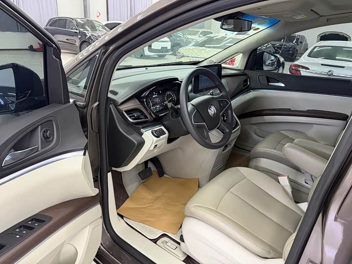 Фото 4 - Buick GL8 ES