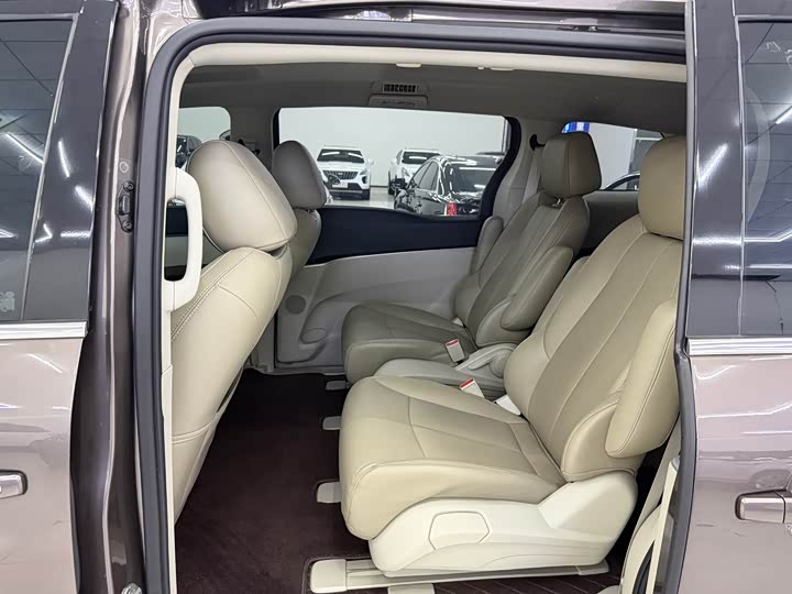 Фото 5 - Buick GL8 ES