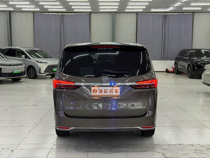 Фото 9 - Buick GL8 ES