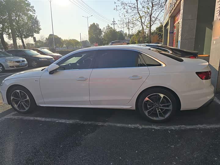 Фото 5 - Audi A4L