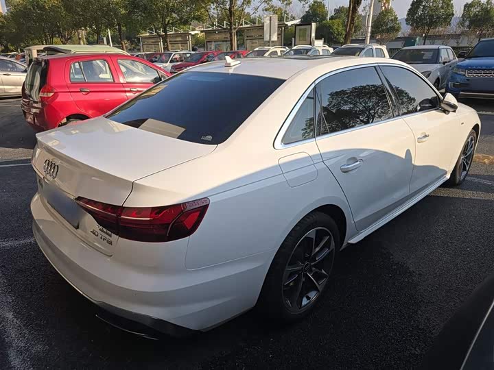 Фото 7 - Audi A4L