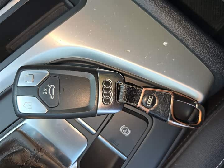 Фото 9 - Audi A4L