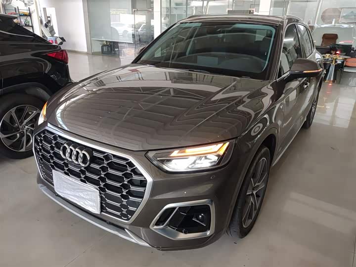 Фото 2 - Audi Q5L
