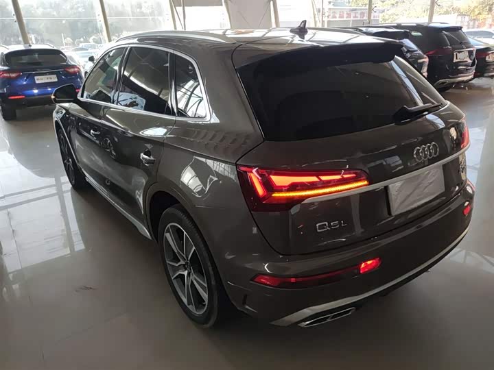 Фото 5 - Audi Q5L