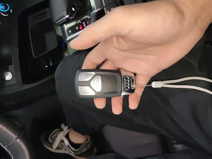 Фото 9 - Audi Q5L