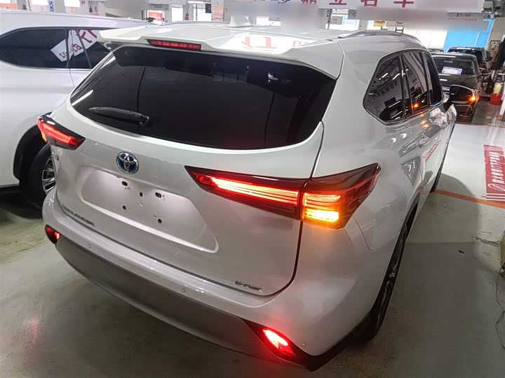 Фото 7 - Toyota Highlander