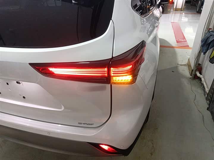 Фото 8 - Toyota Highlander