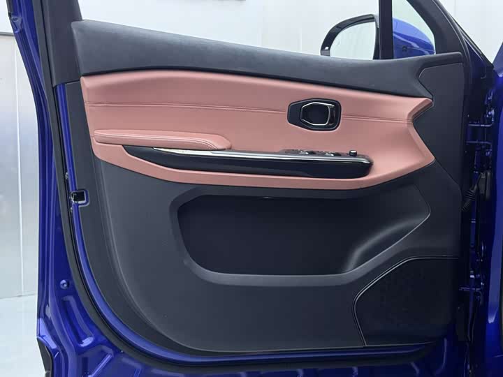 Фото 9 - Nio EC6