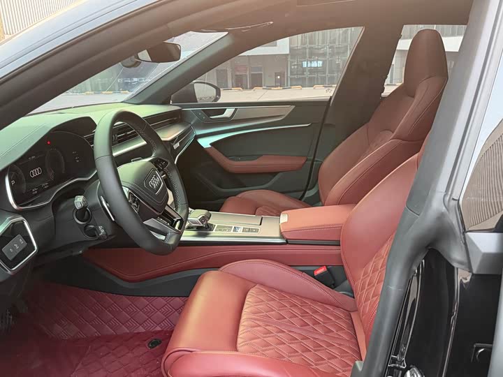 Фото 4 - Audi A7L