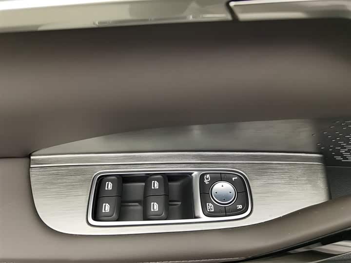 Фото 9 - Maxus G70