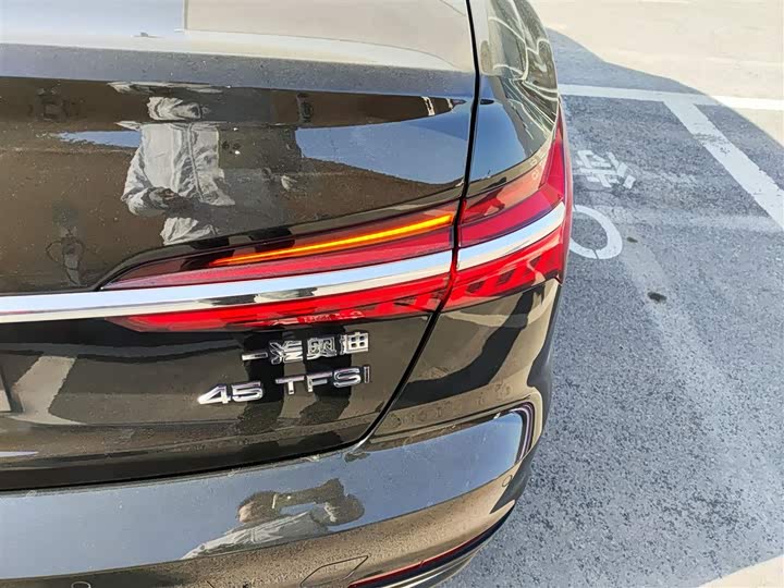 Фото 8 - Audi A6L