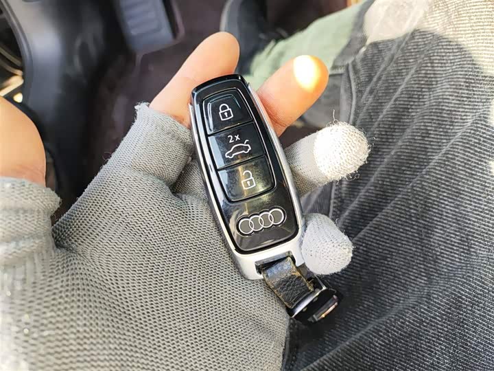 Фото 9 - Audi A6L