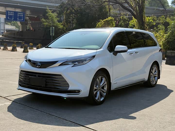 Фото 1 - Toyota Sienna