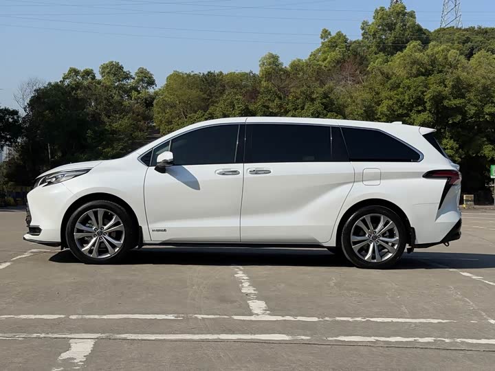 Фото 3 - Toyota Sienna