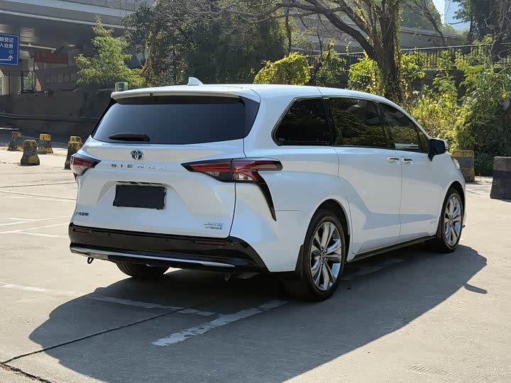 Фото 4 - Toyota Sienna