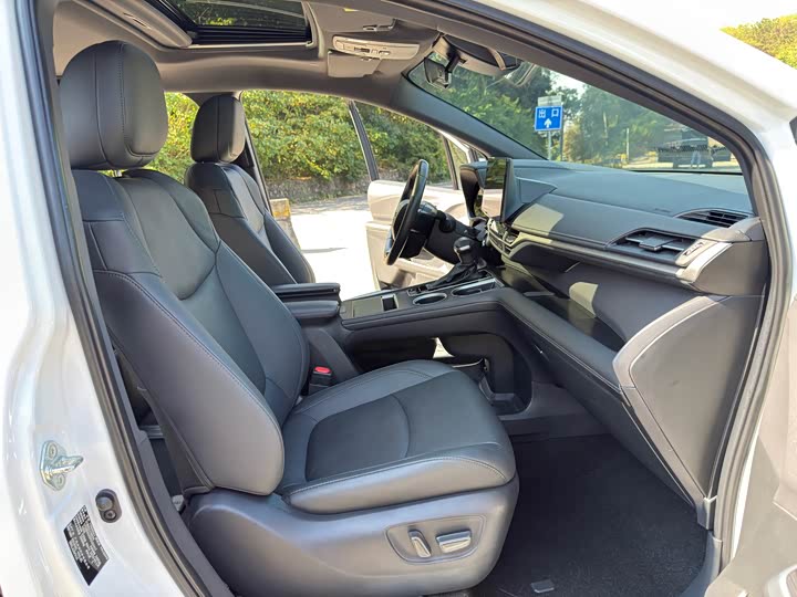 Фото 7 - Toyota Sienna