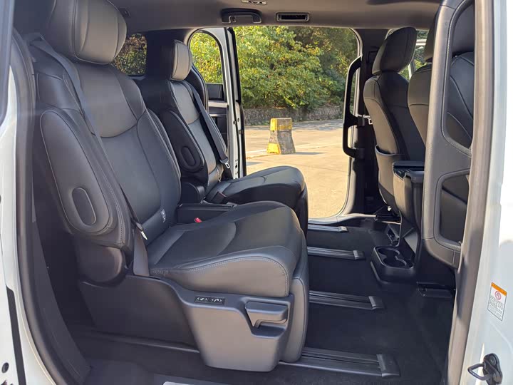 Фото 8 - Toyota Sienna