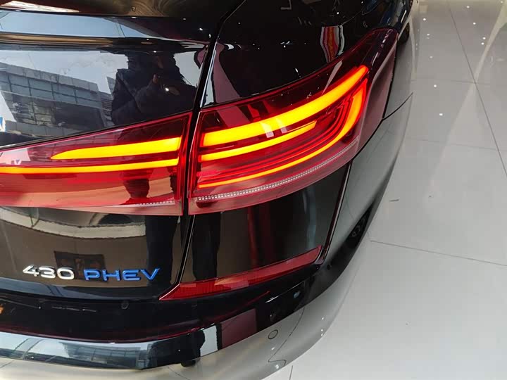 Фото 8 - Volkswagen Passat Hybrid