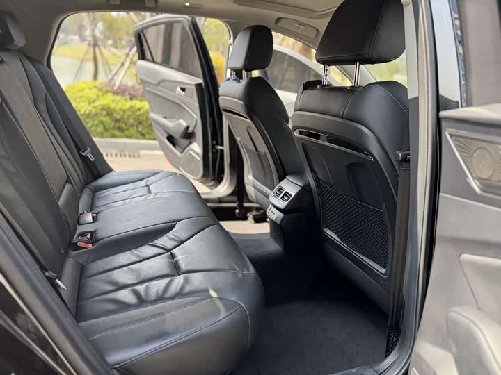 Фото 6 - Hongqi H5